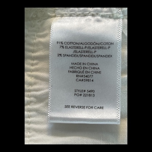 EUC Cabi white slim boyfriend jeans w/ floral appliqué – women’s size 10 - Picture 8 of 9